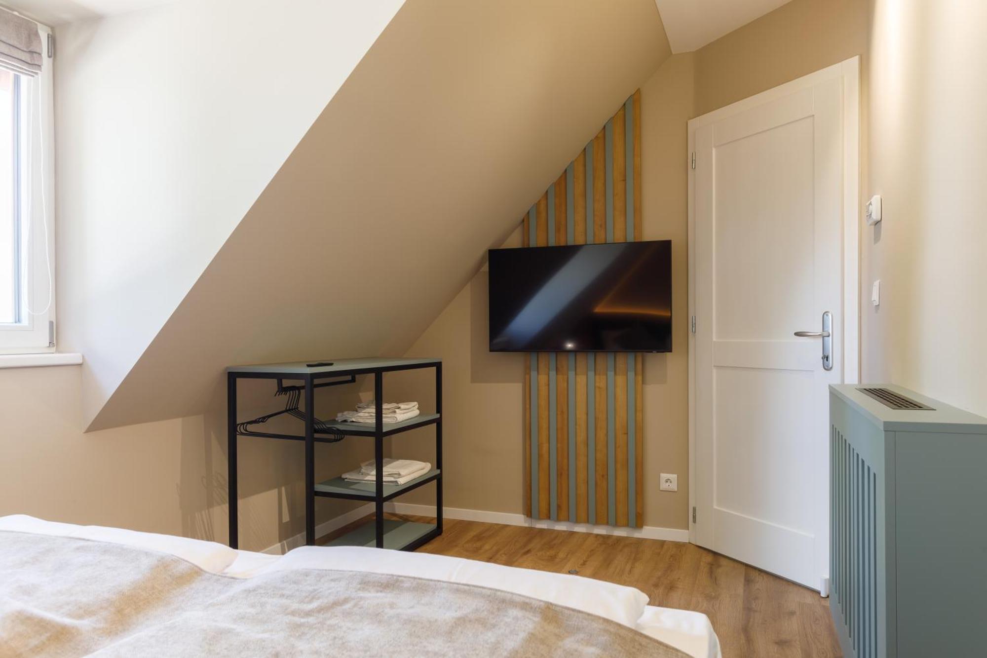 Lepke Apartmanhaz Es Etterem Tihany Exterior photo