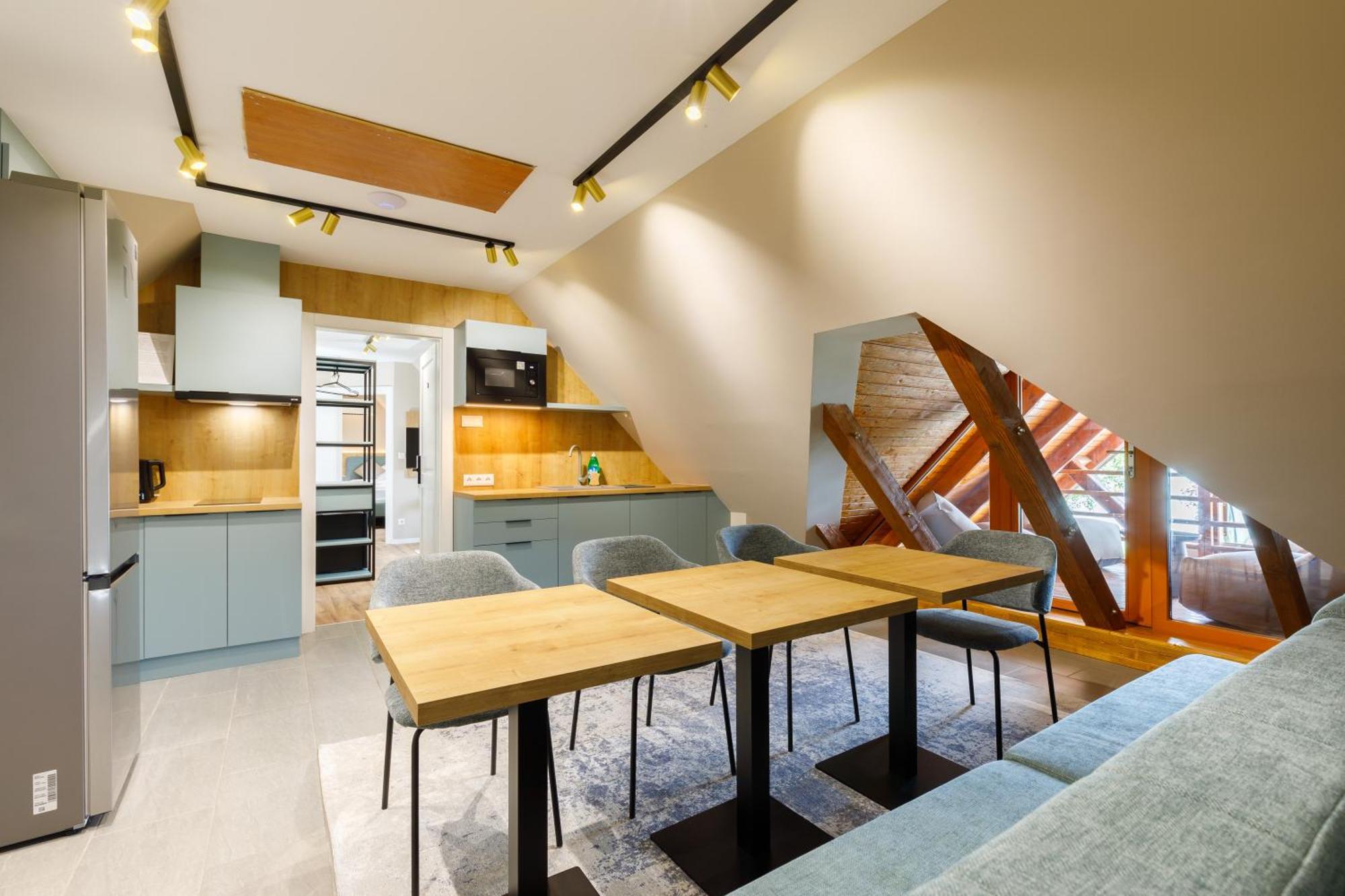 Lepke Apartmanhaz Es Etterem Tihany Exterior photo
