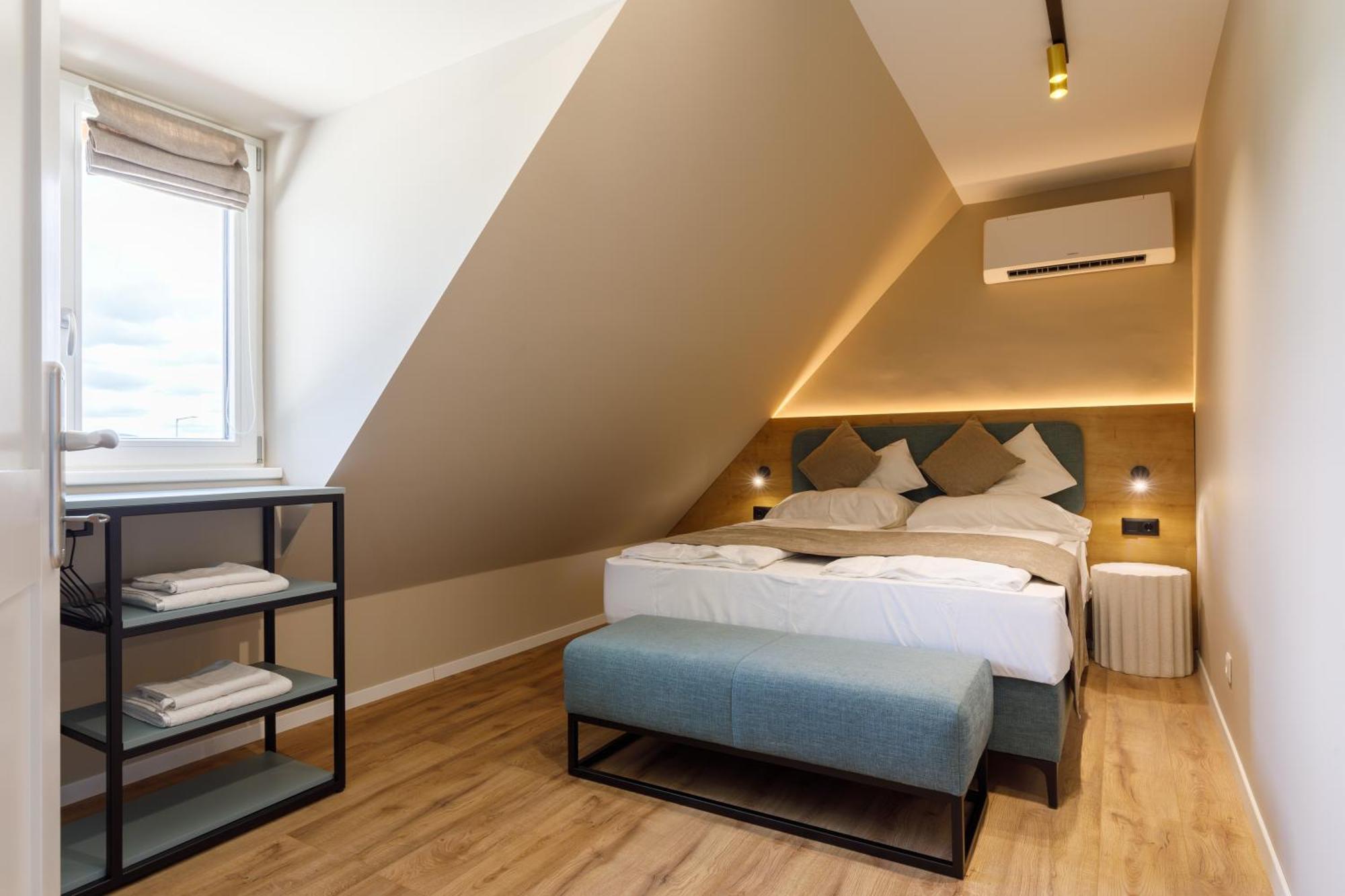 Lepke Apartmanhaz Es Etterem Tihany Exterior photo